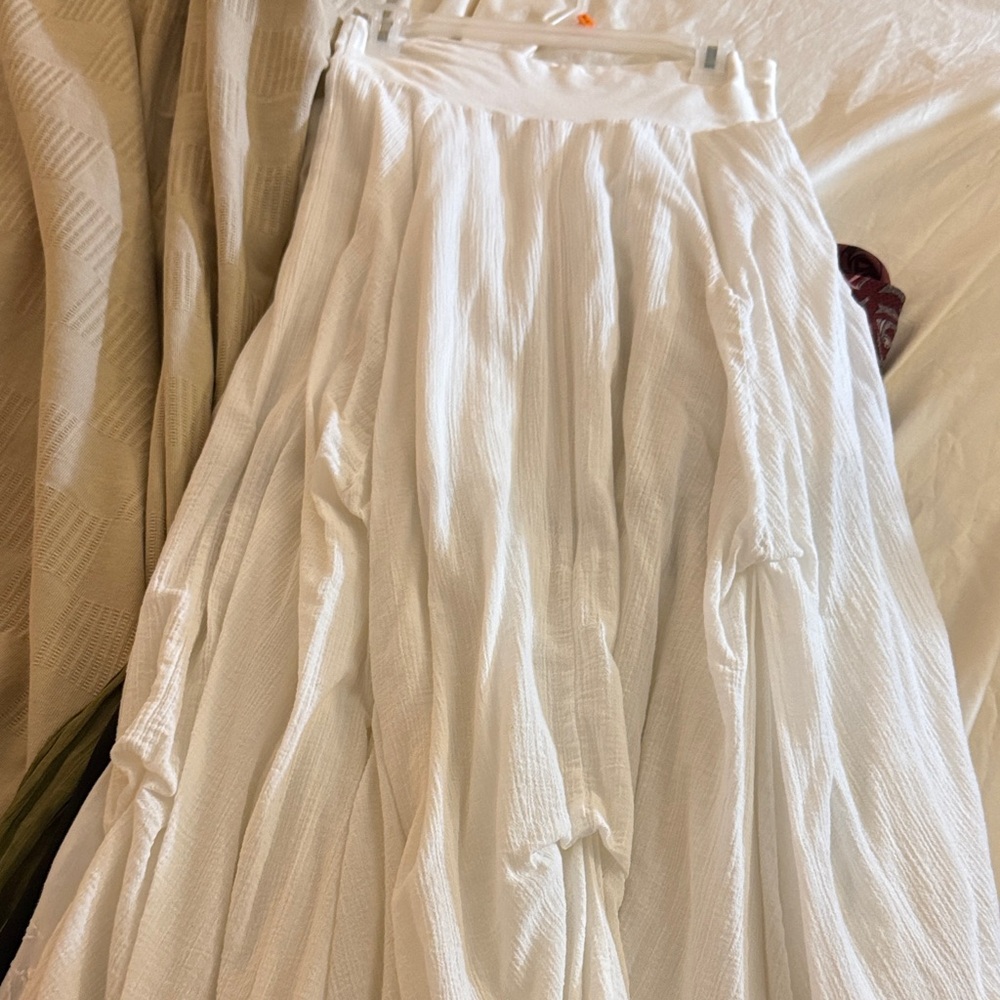 Chic White ruffle Skirt